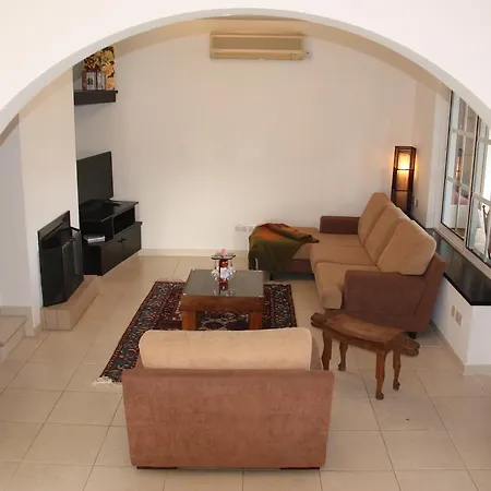 Laonari Дом отдыха Tsadha